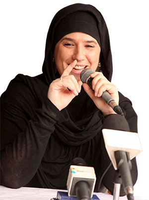 Diam`s: "Tıp Ruhumu İyileştirmedi, O Yüzden İslam`ı Seçtim"