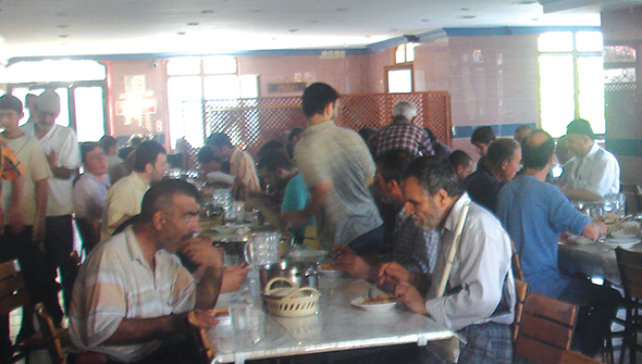 Aziz Mahmud Hüdayi`de Yemek Yemek