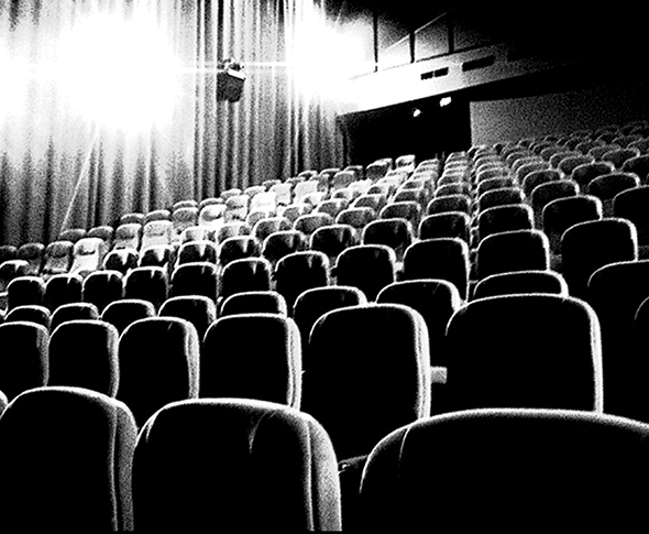 Sinemada Güneş Gözlüğü İle Film İzlemek