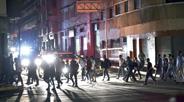 Darbede Son Perde: Venezuela`yı Karanlığa Sokuyorlar