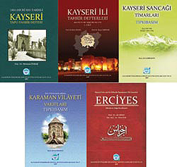 Kayseri`de Süslü Çarşaf Giyenler