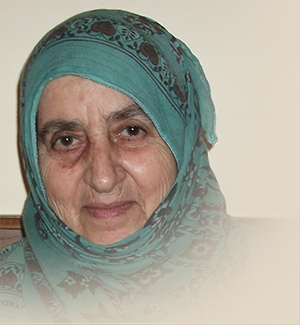 Eli Öpülesi Bir Anne: Hacı Hatun
