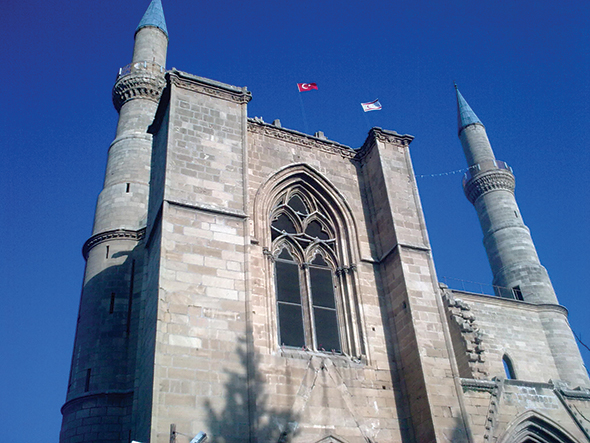 Kıbrıs`ta Okuyanlar Birkaç Adım Önde