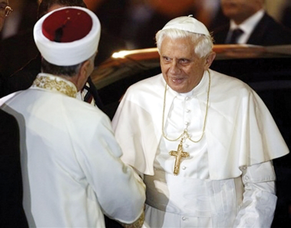 "Sevgili Papa Lütfen Benimle Tekrar Et: Eşhedü..."