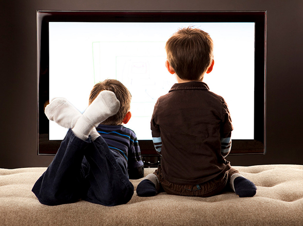 Kardeşimi TV`den Kurtarmaya çalışıyorum!