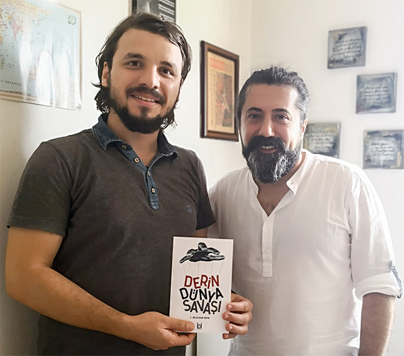 Plaj Şezlongunda Okunacak Kitap Yazmıyoruz