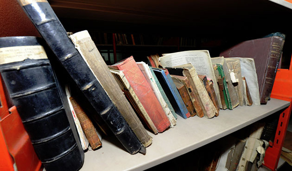 Kütüphane Kitapları İnternetten Satıldı