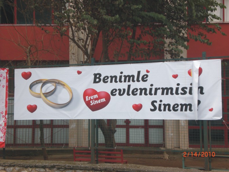 Bize Ne Aşkınızdan Kardeşim!