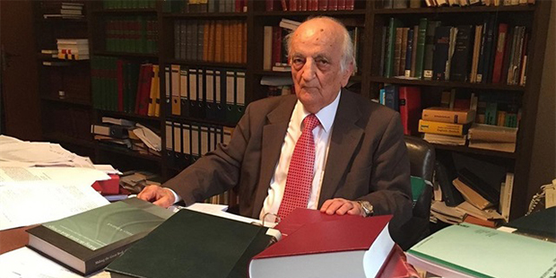"Alimin ölümü, alemin ölümü gibidir."