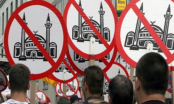 Batı`da İslamofobi Rüzgarı Sürüyor